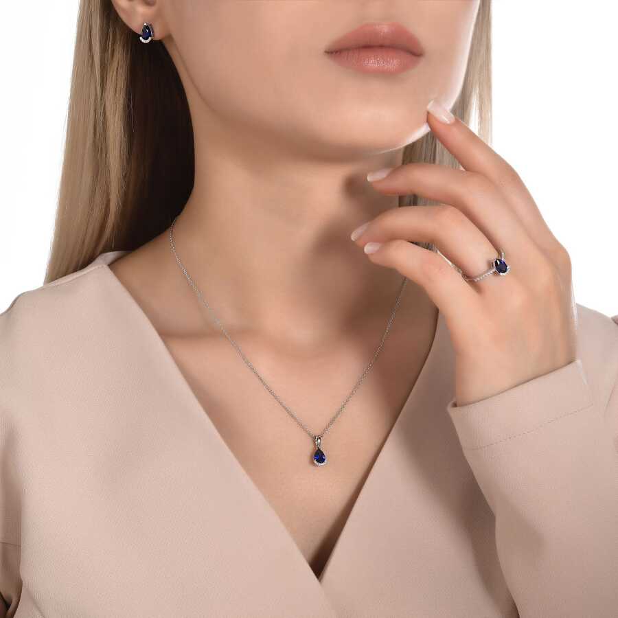 0.69 Carat Diamond Pear Sapphire Necklace